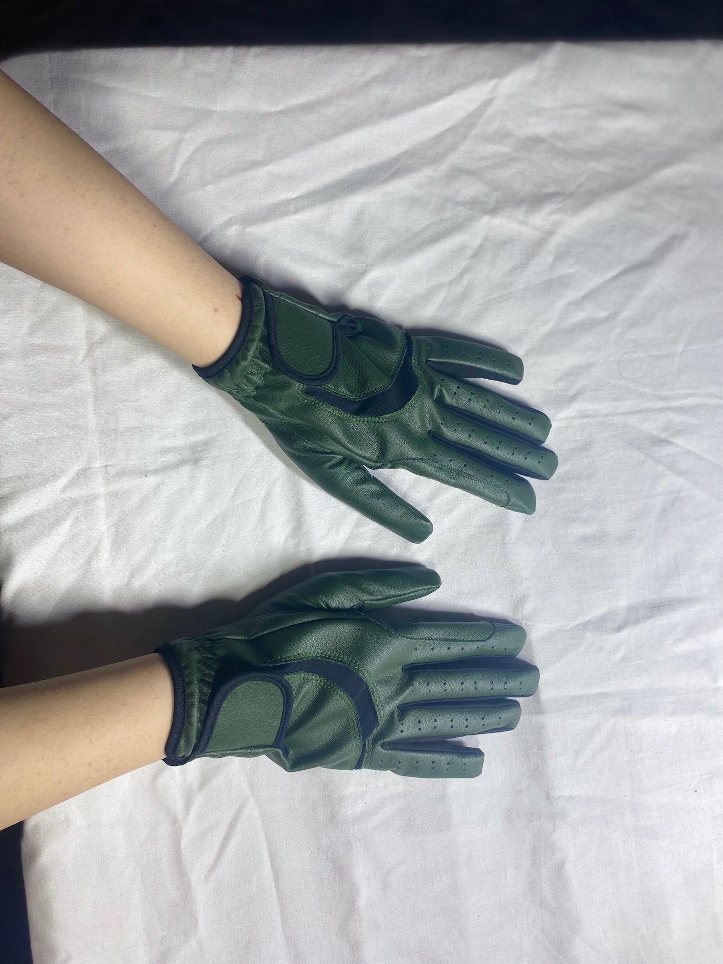Unisex Leather Horse Riding Gloves – Equestrian Grip Gloves for Riders
