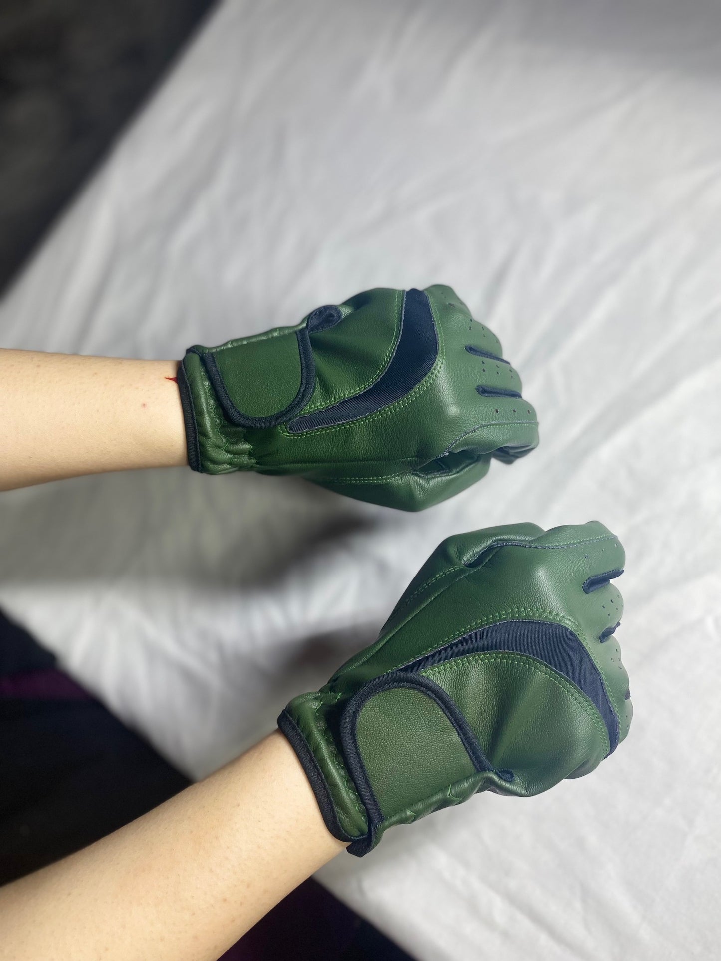 Unisex Leather Horse Riding Gloves – Equestrian Grip Gloves for Riders