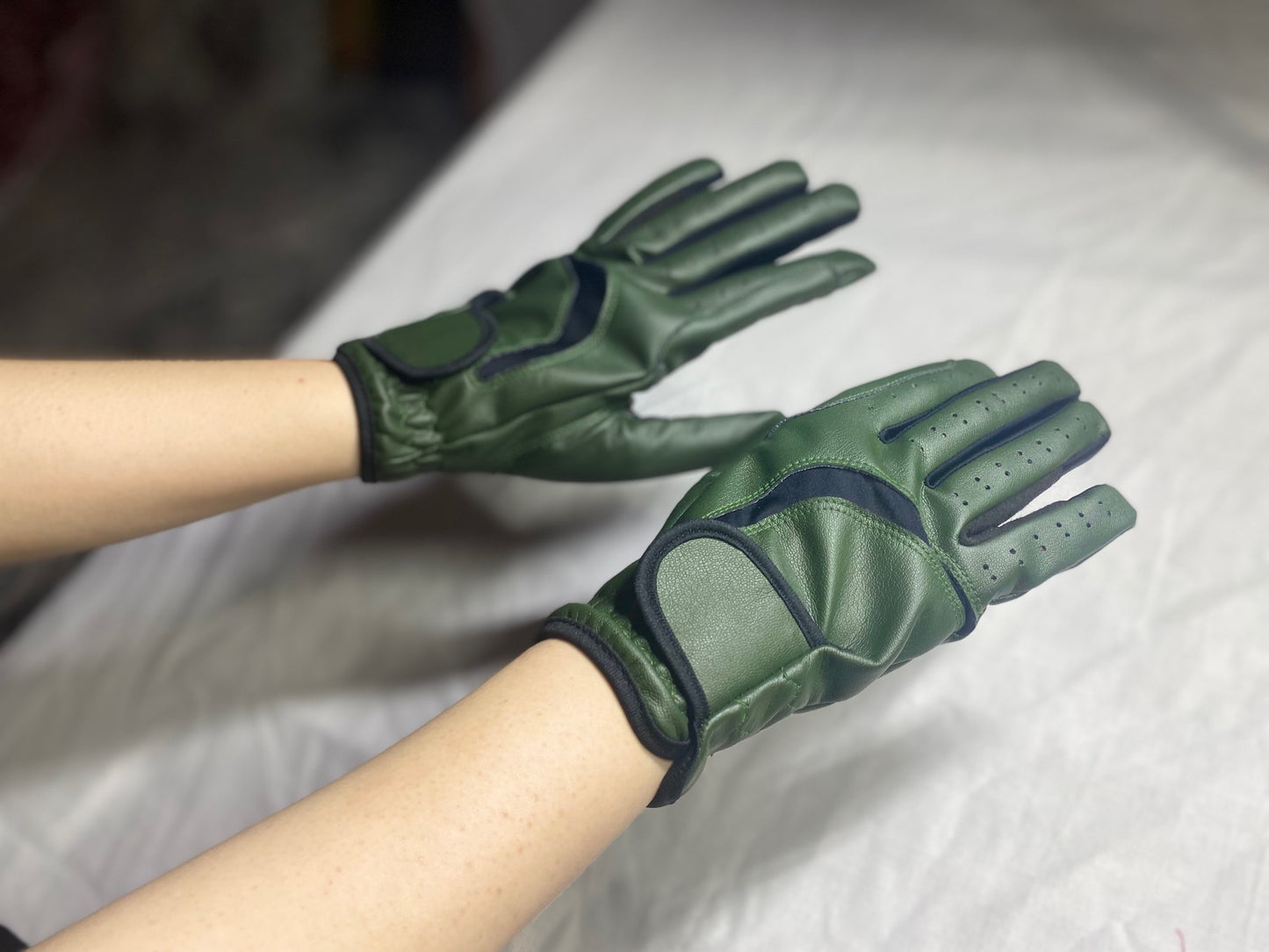 Unisex Leather Horse Riding Gloves – Equestrian Grip Gloves for Riders